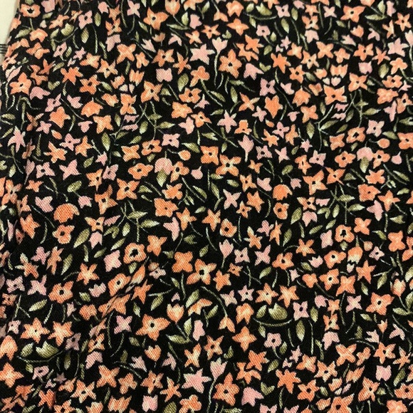 Womens size medium Billabong romper. - Picture 2 of 4